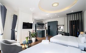 N Queen Apartment Hotel